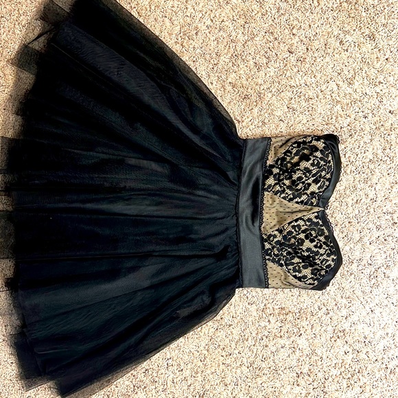 Teeze Me Junior Size 3 strapless mini lace dress. - Picture 3 of 8